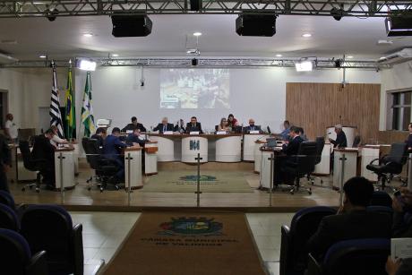 #PraCegoVer: foto mostra o plenário da Câmara com os vereadores sentados em seus lugares.